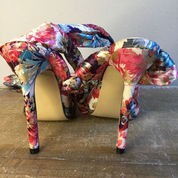 Beautiful satin gold tone and flower pattern stiletto shoes size 37 tie ankle - Picture 4 of 9